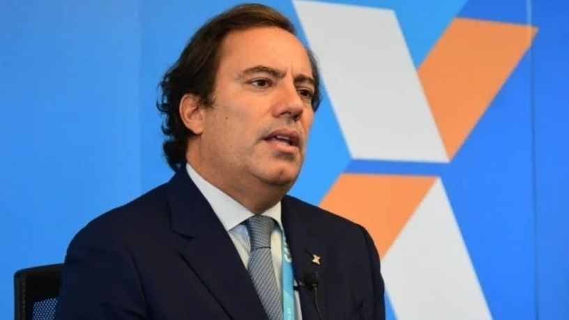 Pedro Duarte Guimarães analisa como a digitalização da Caixa transformou o acesso aos serviços bancários.