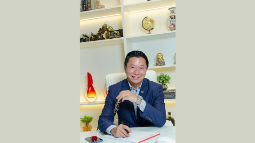 Dr. Milton Seigi Hayashi destaca os benefícios da otoplastia infantil na autoestima e no ambiente escolar.