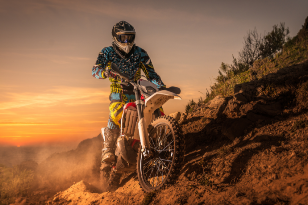 Teciomar Abila explica como a aerodinâmica influencia diretamente a velocidade e estabilidade das motos esportivas.