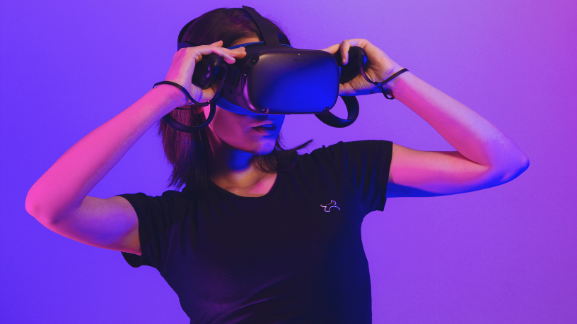 Veja como a realidade aumentada transforma o processo educativo ao unir inovação e prática pedagógica, uma abordagem destacada por Kelsem Ricardo Rios Lima.