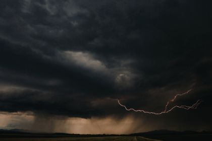 Brasília sob instabilidade climática: sexta-feira marcada por trovoadas e alertas