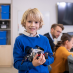 Robótica e computação na educação ganham ainda mais relevância quando, com Sérgio Bento De Araújo, projetos tecnológicos fortalecem a aprendizagem e o projeto de vida dos estudantes.