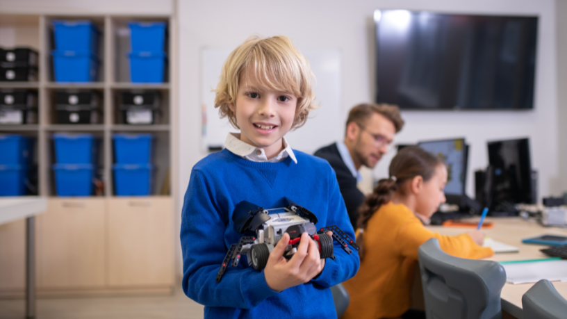 Robótica e computação na educação ganham ainda mais relevância quando, com Sérgio Bento De Araújo, projetos tecnológicos fortalecem a aprendizagem e o projeto de vida dos estudantes.